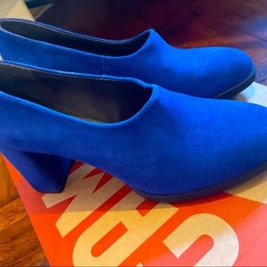 NWOT Women’s Camper blue suede pump Size 7 1/2 or 38.